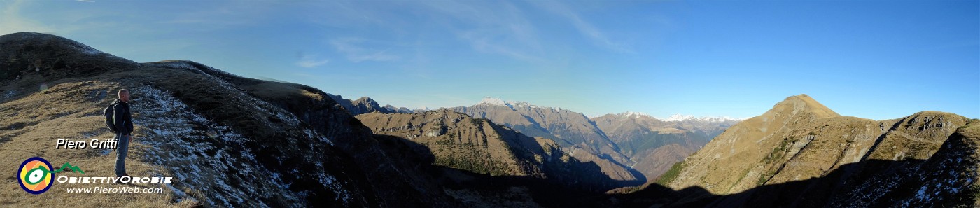 69 Alla Bocchetta di Regadur (1853 m) con vista in Aralalta-Baciamorti.jpg